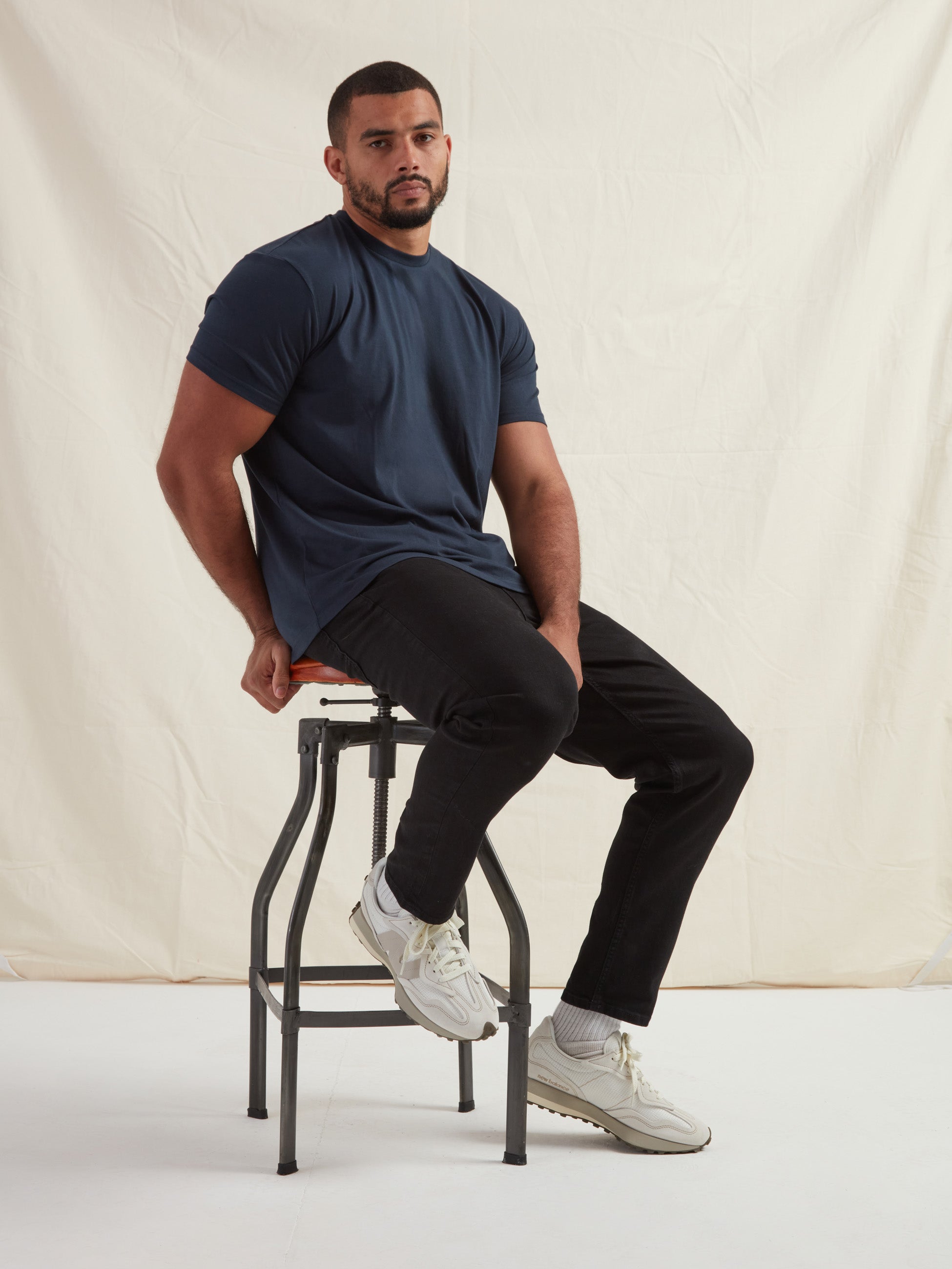 Load image into Gallery viewer, Tall Navy Crew Neck T-Shirt

